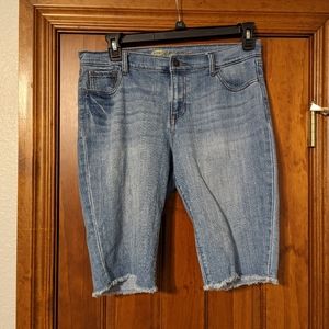 Old Navy Mid-Rise Sweetheart Bermuda Shorts